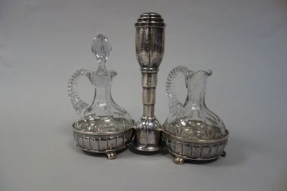Huilier et vinaigrier en argent (min 800)...