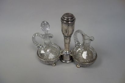 Huilier et vinaigrier en argent (min 800)...