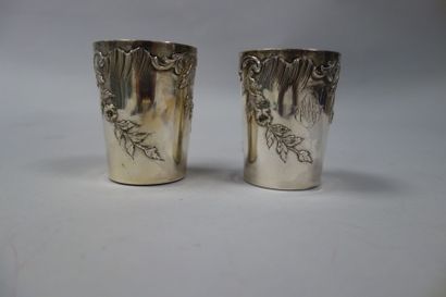 Deux grandes timbales tronconiques en argent...