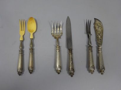 Ensemble de trois couverts de service, à...
