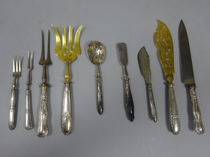 Ensemble de couverts de service, dépareillés,...