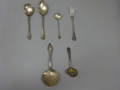 Lot de six pièces de service ou de table...