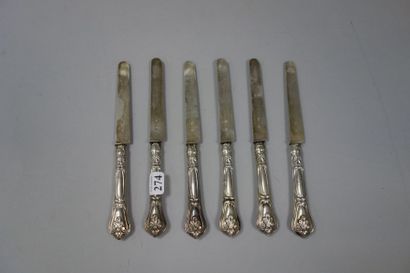 Six couteaux à fruit, à lame en argent (800)...
