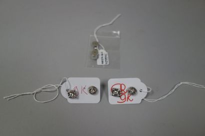 Deux montres de col en or jaune (750), les...