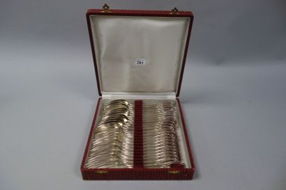Douze couverts à entremets en argent (925)...