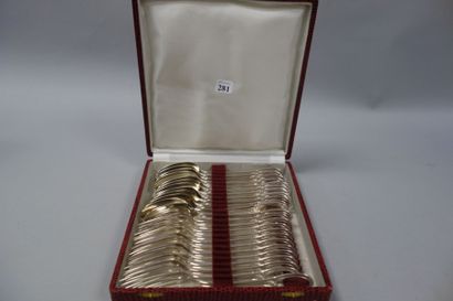 Douze couverts à entremets en argent (925)...