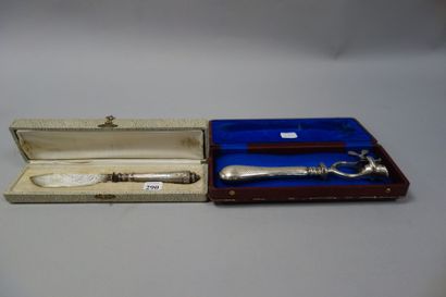 Lot en argent (925) comprenant :

- Un couteau...