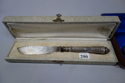 Lot en argent (925) comprenant :

- Un couteau...