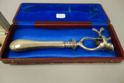 Lot en argent (925) comprenant :

- Un couteau...