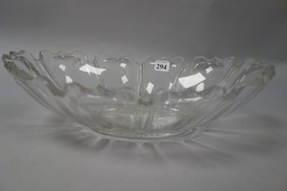 Coupe de forme corbeille en métal argenté,...