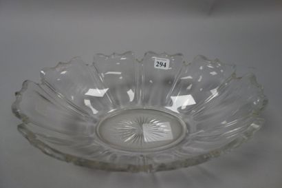 Coupe de forme corbeille en métal argenté,...