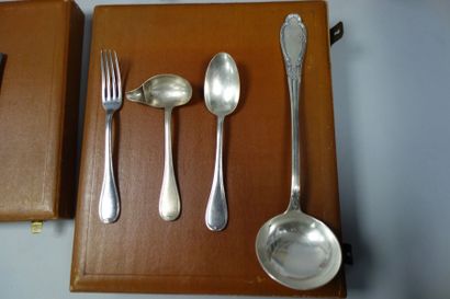 Partie de ménagère en métal argenté, modèle...