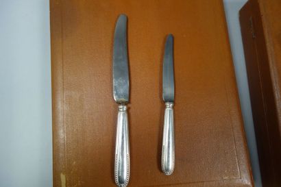 Partie de ménagère en métal argenté, modèle...
