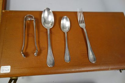 Partie de ménagère en métal argenté, modèle...