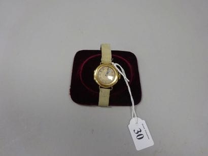 Montre bracelet de dame, boîtier rond en...