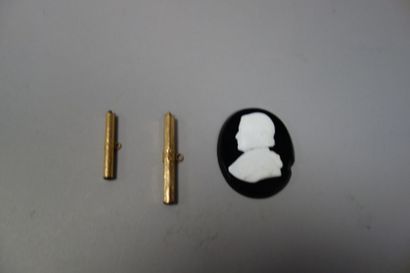 Deux clés de montre en or jaune (750). 

Poids...