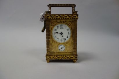 Pendulette d'officier en cuivre doré et verre...