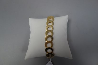 Bracelet en or jaune (750) formé d'une frise...