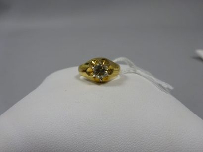 Bague solitaire en or jaune (375) ornée d'un...