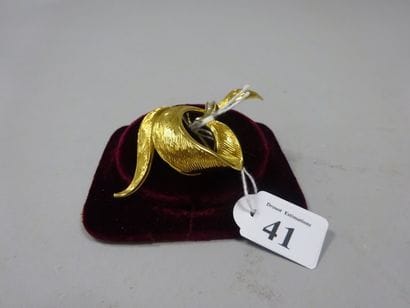 Broche en or jaune et or gris (750) à deux...