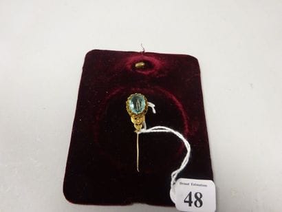 Petite épingle de corsage en or jaune (750)...