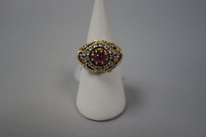 Bague dôme ajourée en or jaune (750) et platine...