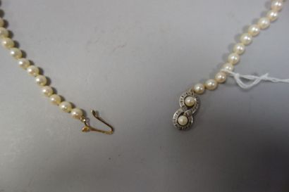 Long collier de perles de culture en légère...