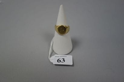 Bague chevalière en or jaune (750) à chiffre...