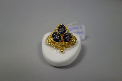 Broche et bague en or jaune (750) ornées...
