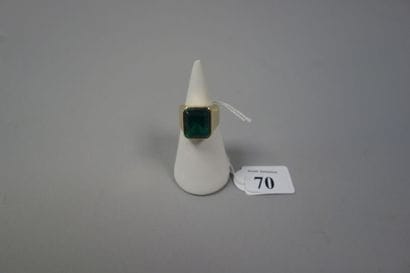 Bague chevalière en or jaune (750) ornée...