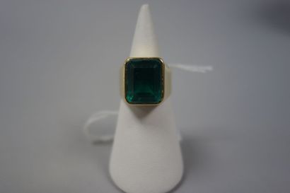 Bague chevalière en or jaune (750) ornée...