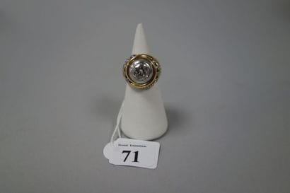 Bague dôme en or jaune (750) et platine (950)...