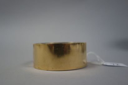Bracelet manchette ouvrant en or jaune (750)...