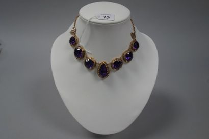 Collier plastron en or jaune (585) formé...