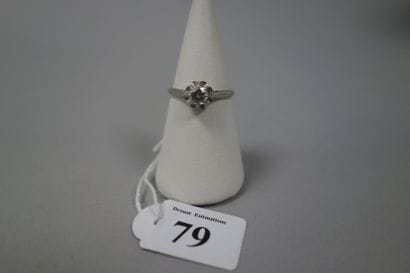 Bague solitaire en or gris (750) ornée d'un...