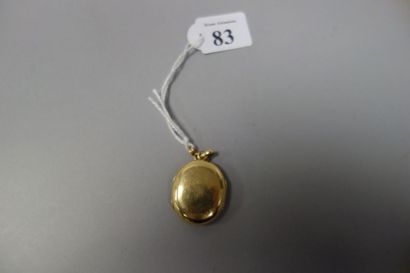 Deux pendentifs porte-photos en or jaune...