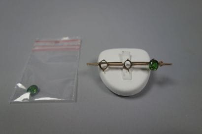 Broche barrette en or jaune (375) ornée de...