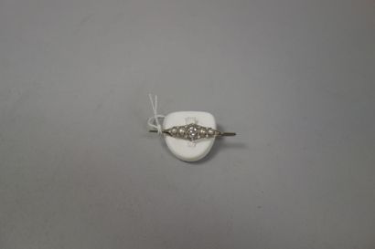 Broche barrette en or gris (750) et platine...