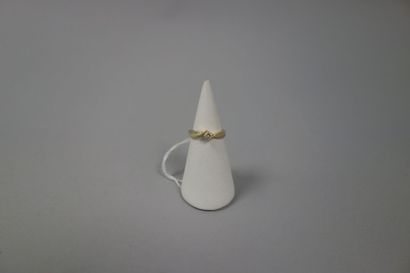 Bague en or jaune (750) ornée d'un petit...