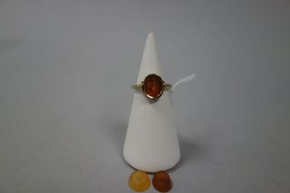 Bague en or jaune (750) ornée d'une intaille...