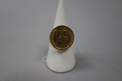 Bague en or jaune (750) ornée d'une pièce...