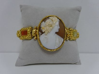 Bracelet articulé en or jaune (750) formé...