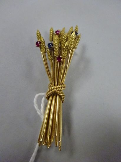 Broche en or jaune (750) figurant une gerbe...