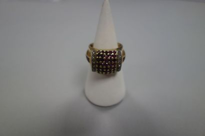 Bague chevalière de forme bombée en or jaune...