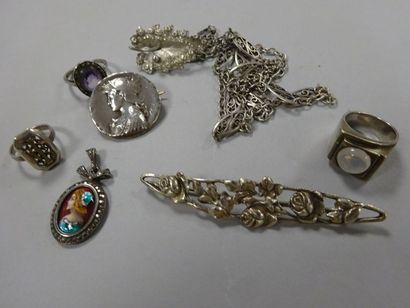Petit lot de bijoux en argent (925) et pierres...
