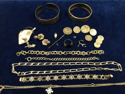 Lot de bijoux en argent (min 800) :

- deux...