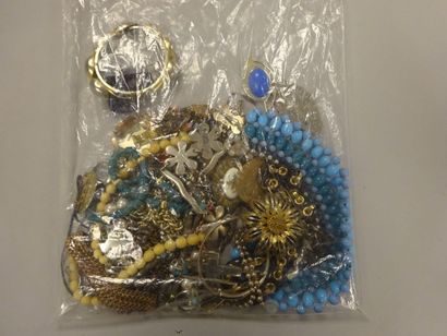 Lot de bijoux fantaisie divers.