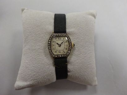 Montre de dame, le boitier en or jaune et...