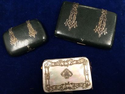 Lot comprenant : 

- un porte-monnaie et...
