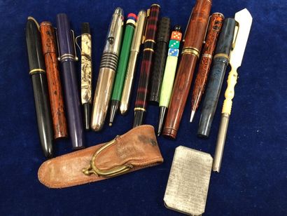 Ensemble de stylos-plume et de stylos-bille,...